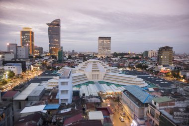 Kamboçya, Phnom Penh - 16 Aralık 2017: şehir manzaralı Psar Thmei Pazar ile yukarıdan görüntülemek