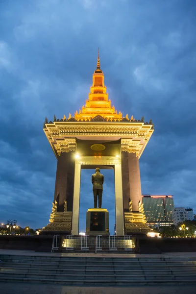 Camboya Phnom Penh Diciembre 2017 Estatua Monumento Del Rey Norodom —  Fotos de Stock