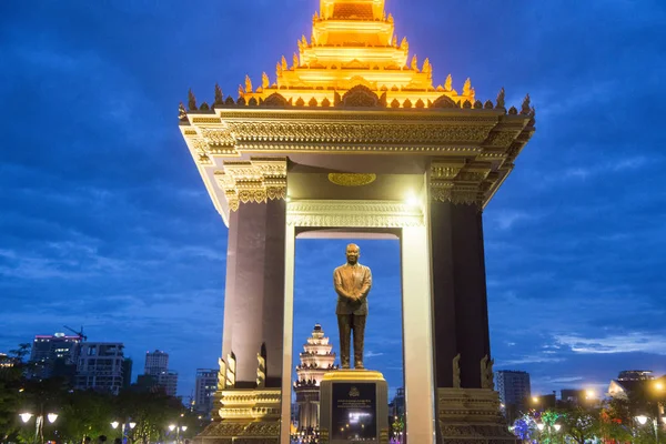 Camboya Phnom Penh Diciembre 2017 Estatua Monumento Del Rey Norodom —  Fotos de Stock