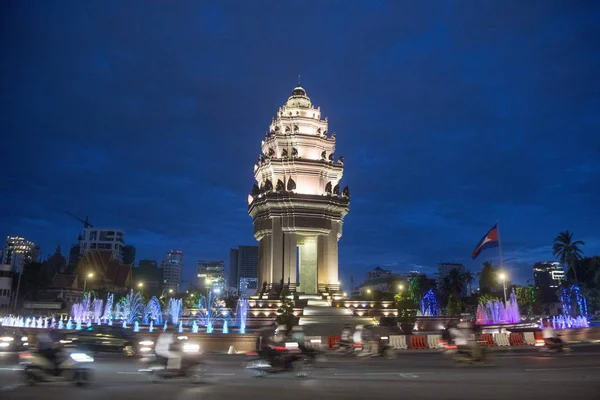 Памятник Независимости Бульваре Сианук Пномпень Камбоджа — стоковое фото