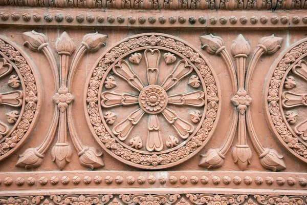 Tonle Sap River Phnom Penh şehir içinde Wat Ounalom duvar dekorasyon Kamboçya