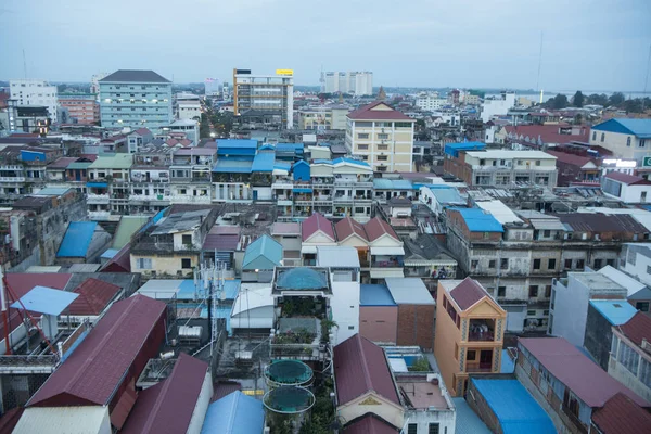 Kamboçya, Phnom Penh - 16 Aralık 2017: şehir manzaralı Psar Thmei Pazar ile yukarıdan görüntülemek