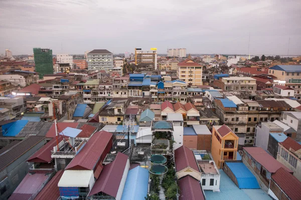 Kamboçya, Phnom Penh - 16 Aralık 2017: şehir manzaralı Psar Thmei Pazar ile yukarıdan görüntülemek