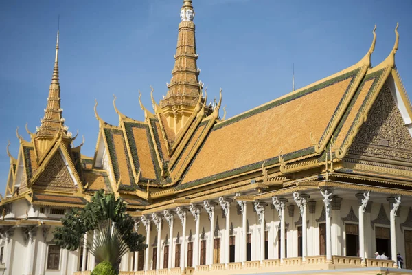 Kraliyet Sarayı içinde şehir Phnom Penh Kamboçya taht salonu