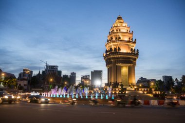 Sihanouk Boulevard içinde şehir Phnom Penh Kamboçya Bağımsızlık Anıtı