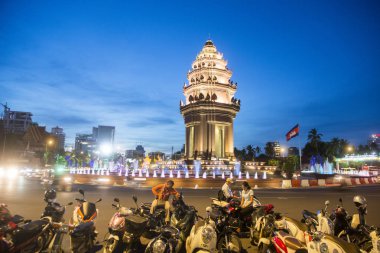 Sihanouk Boulevard içinde şehir Phnom Penh Kamboçya Bağımsızlık Anıtı