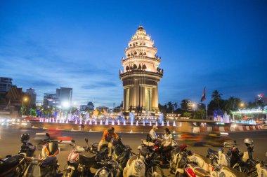Sihanouk Boulevard içinde şehir Phnom Penh Kamboçya Bağımsızlık Anıtı
