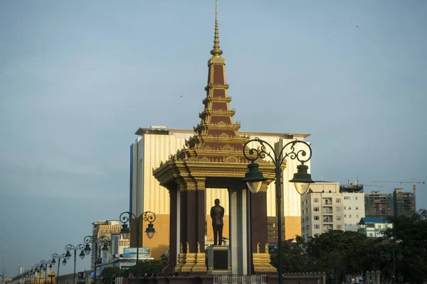 Phnom Penh Cambodja December 2017 Silhouet Standbeeld Monument Van Koning — Stockfoto