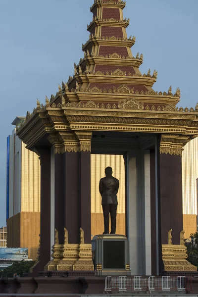 Phnom Penh Cambodge Décembre 2017 Statue Silhouette Monument Roi Norodom — Photo