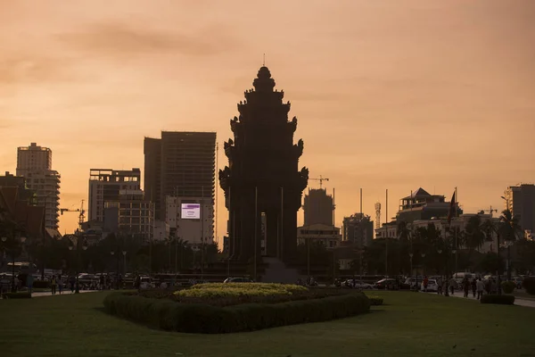 Blick Auf Das Unabhängigkeitsdenkmal Sihanouk Boulevard Der Stadt Phnom Penh — Stockfoto