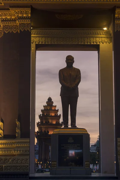 Phnom Penh Cambodia December 2017 Statue Monument King Norodom Sihanouk — Stock Photo, Image