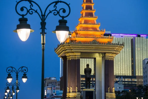 Phnom Penh Kambodscha Dezember 2017 Silhouettenstatue Und Denkmal Von König — Stockfoto