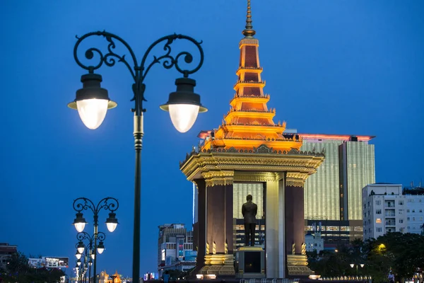 Phnom Penh Camboya Diciembre 2017 Estatua Silueta Monumento Rey Norodom — Foto de Stock