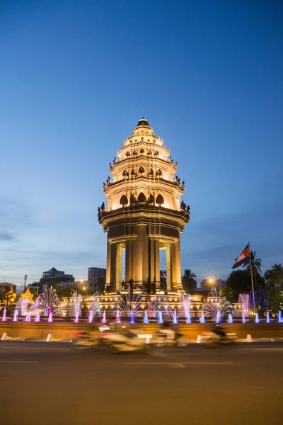 Sihanouk Boulevard içinde şehir Phnom Penh Kamboçya Bağımsızlık Anıtı