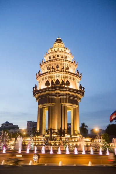 Sihanouk Boulevard içinde şehir Phnom Penh Kamboçya Bağımsızlık Anıtı