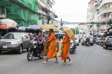 Phnom Penh, Kamboçya - 19 Aralık 2017: Rating Phnom Penh Kamboçya'da sokakta 