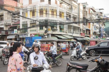 Phnom Penh, Kamboçya - Kasım, 2017: Sokak sahne insan şehir de yol 