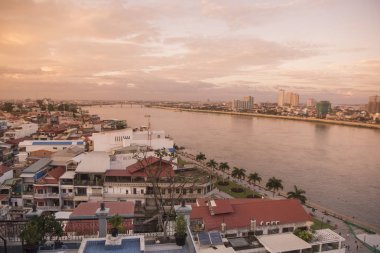 Sahil Sisowath Quay, phnom penh, Kamboçya, Tonle Sap Nehri yakınında kalbinde havadan görünümü