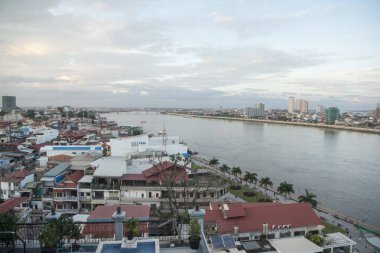 Sahil Sisowath Quay, phnom penh, Kamboçya, Tonle Sap Nehri yakınında kalbinde havadan görünümü