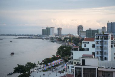 Sahil Sisowath Quay, phnom penh, Kamboçya, Tonle Sap Nehri yakınında kalbinde havadan görünümü