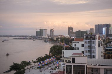 Sahil Sisowath Quay, phnom penh, Kamboçya, Tonle Sap Nehri yakınında kalbinde havadan görünümü