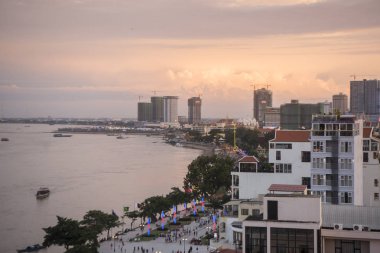 Sahil Sisowath Quay, phnom penh, Kamboçya, Tonle Sap Nehri yakınında kalbinde havadan görünümü