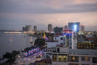 Sahil Sisowath Quay, phnom penh, Kamboçya, Tonle Sap Nehri yakınında kalbinde havadan görünümü