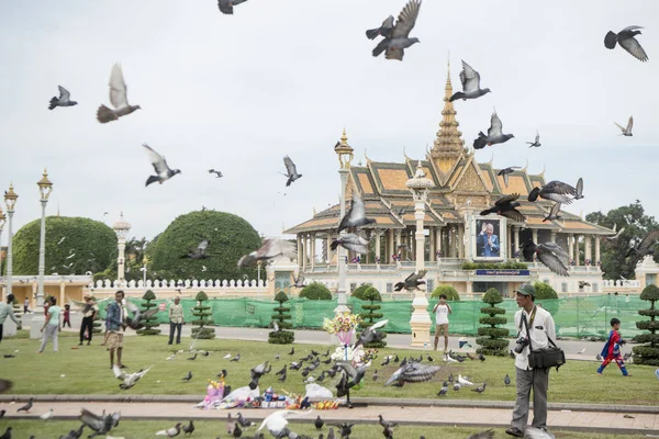 Phnom Penh Cambodia December 2017 View Park Royal Palace Flying — Stock Photo, Image