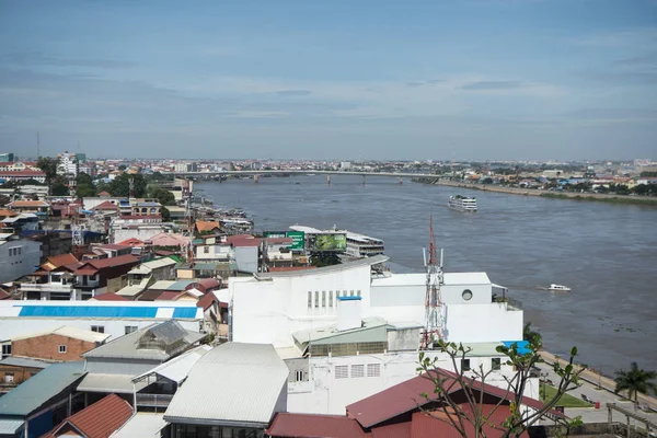 Sahil Sisowath Quay, phnom penh, Kamboçya, Tonle Sap Nehri yakınında kalbinde havadan görünümü