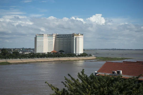 Penh Grudnia 2017 Widok Hotel Sokha Songkat Chrouy Changva Rzeki — Zdjęcie stockowe