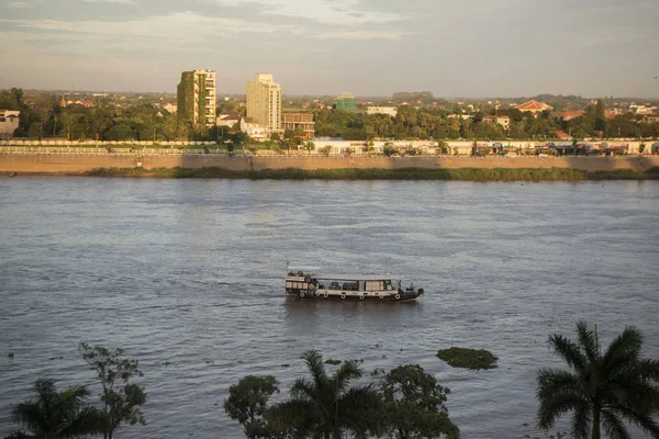 Kambodża Phnom Penh Grudnia 2017 Zobacz Songkat Chrouy Changva Statek — Zdjęcie stockowe