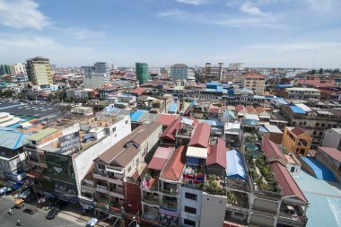 Phnom Penh, Kamboçya - 30 Kasım 2017: Merkezi Pazar Psar Thmei ile şehrin havadan görünümü 
