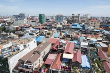 Phnom Penh, Kamboçya - 30 Kasım 2017: Merkezi Pazar Psar Thmei ile şehrin havadan görünümü 