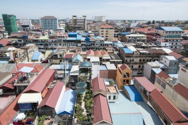 Phnom Penh, Kamboçya - 30 Kasım 2017: Merkezi Pazar Psar Thmei ile şehrin havadan görünümü 