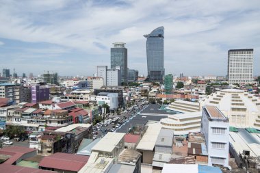Phnom Penh, Kamboçya - 30 Kasım 2017: Merkezi Pazar Psar Thmei ile şehrin havadan görünümü 