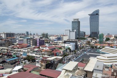 Phnom Penh, Kamboçya - 30 Kasım 2017: Merkezi Pazar Psar Thmei ile şehrin havadan görünümü 