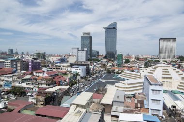 Phnom Penh, Kamboçya - 30 Kasım 2017: Merkezi Pazar Psar Thmei ile şehrin havadan görünümü 