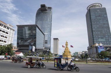Kamboçya, Phnom Penh - 16 Aralık 2017: modern ofis binaları Phnom Penh Railway Station yakınındaki 
