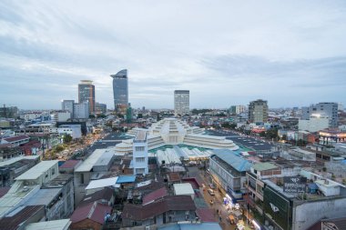 Phnom Penh, Kamboçya - 30 Kasım 2017: şehir manzaralı merkezi pazar Psar Thmei ile 