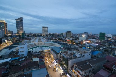 Phnom Penh, Kamboçya - 30 Kasım 2017: şehir manzaralı merkezi pazar Psar Thmei ile 