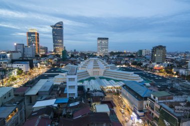 Phnom Penh, Kamboçya - 30 Kasım 2017: şehir manzaralı merkezi pazar Psar Thmei ile 