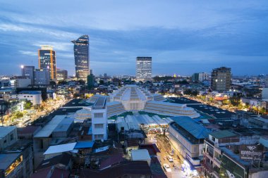 Phnom Penh, Kamboçya - 30 Kasım 2017: şehir manzaralı merkezi pazar Psar Thmei ile 
