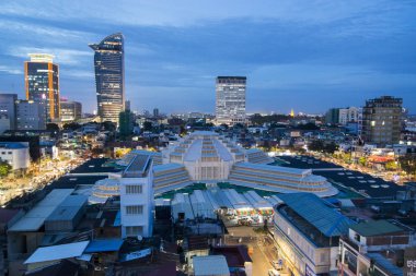 Phnom Penh, Kamboçya - 30 Kasım 2017: şehir manzaralı merkezi pazar Psar Thmei ile 