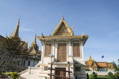 Phnom Penh, Kamboçya - 30 Kasım 2017: Builging taht salonu Kraliyet Sarayı yanında
