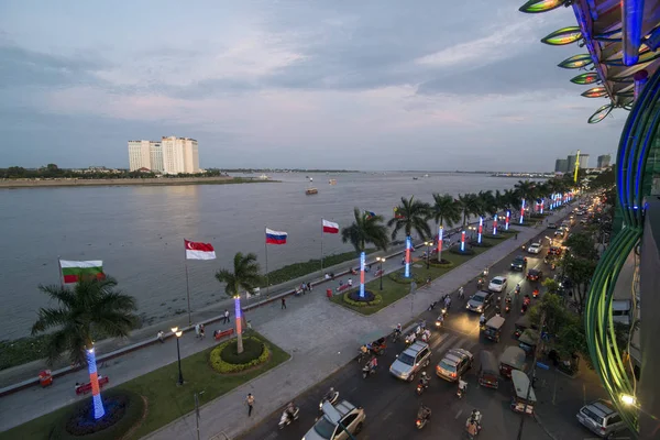 Camboya Phnom Penh Diciembre 2017 Vista Las Banderas Fila Paseo — Foto de Stock