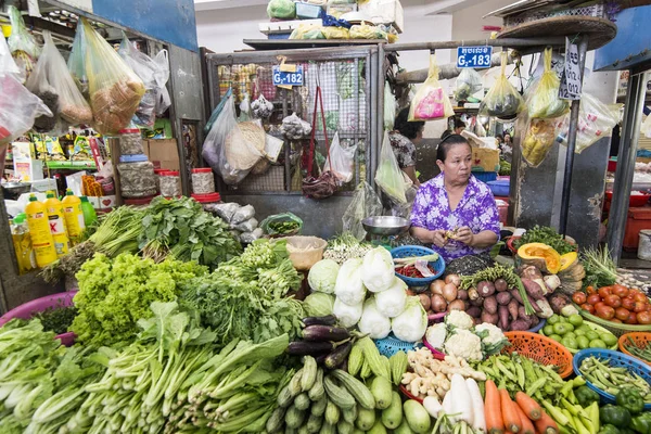 Cambodia Phnom Penh December 2017 Vrouwen Vis Markt Centrale Markt — Stockfoto