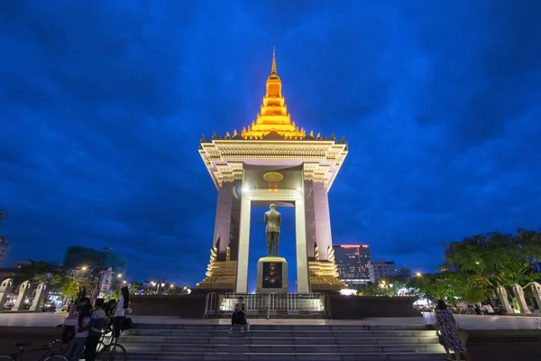 Camboya Phnom Penh Diciembre 2017 Estatua Monumento Del Rey Norodom —  Fotos de Stock