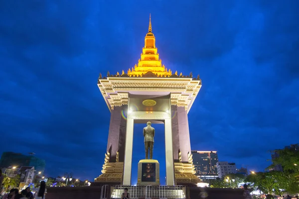 Camboya Phnom Penh Diciembre 2017 Estatua Monumento Del Rey Norodom —  Fotos de Stock