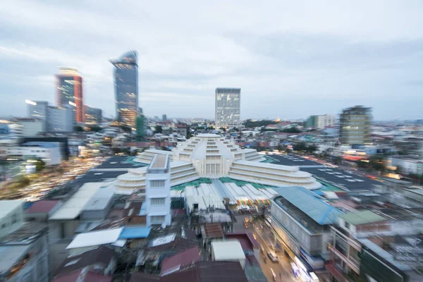 Phnom Penh, Kamboçya - 30 Kasım 2017: şehir manzaralı merkezi pazar Psar Thmei ile 