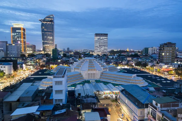 Phnom Penh, Kamboçya - 30 Kasım 2017: şehir manzaralı merkezi pazar Psar Thmei ile 
